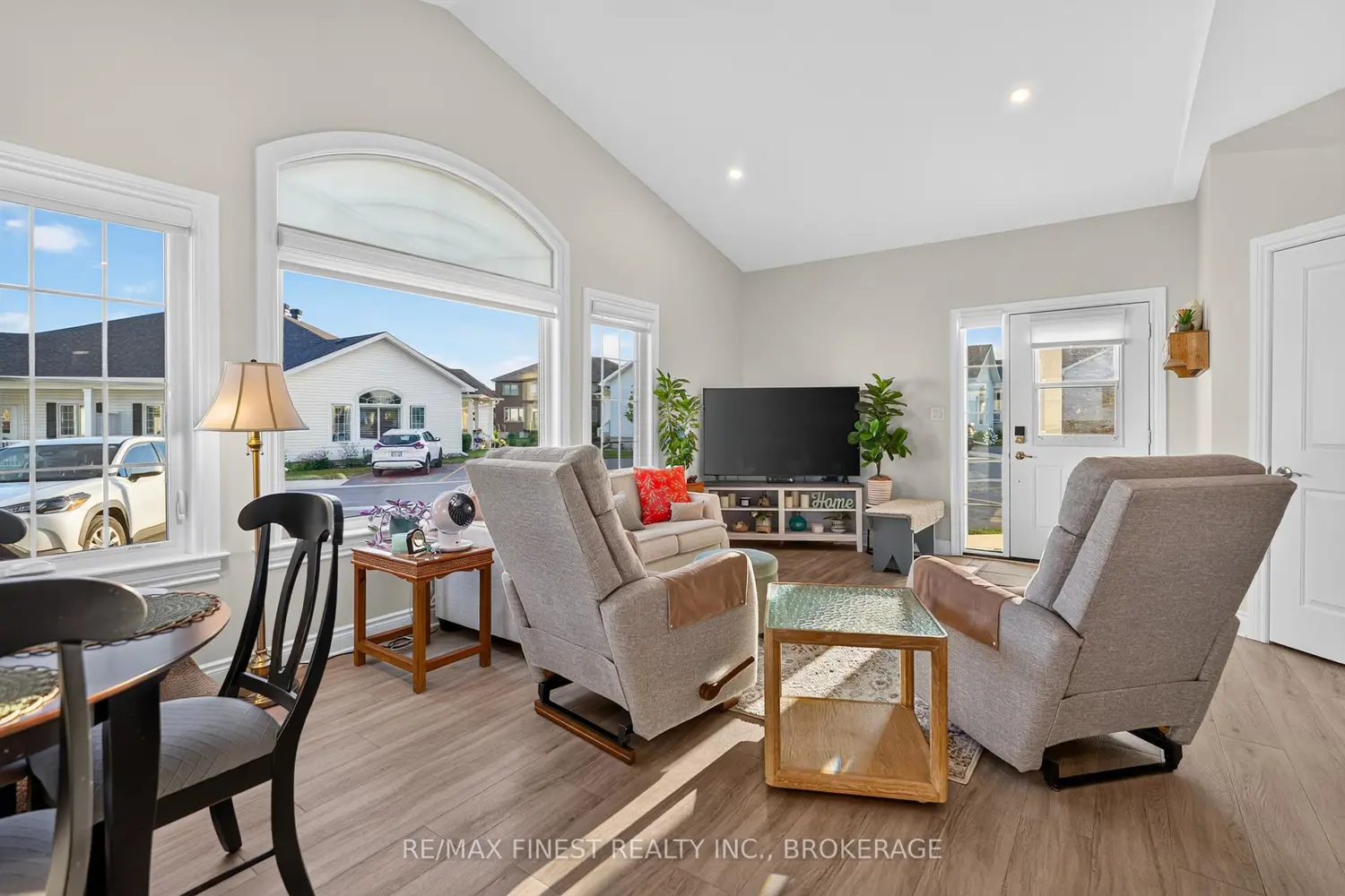 52 Lowry Place 90 photo 4