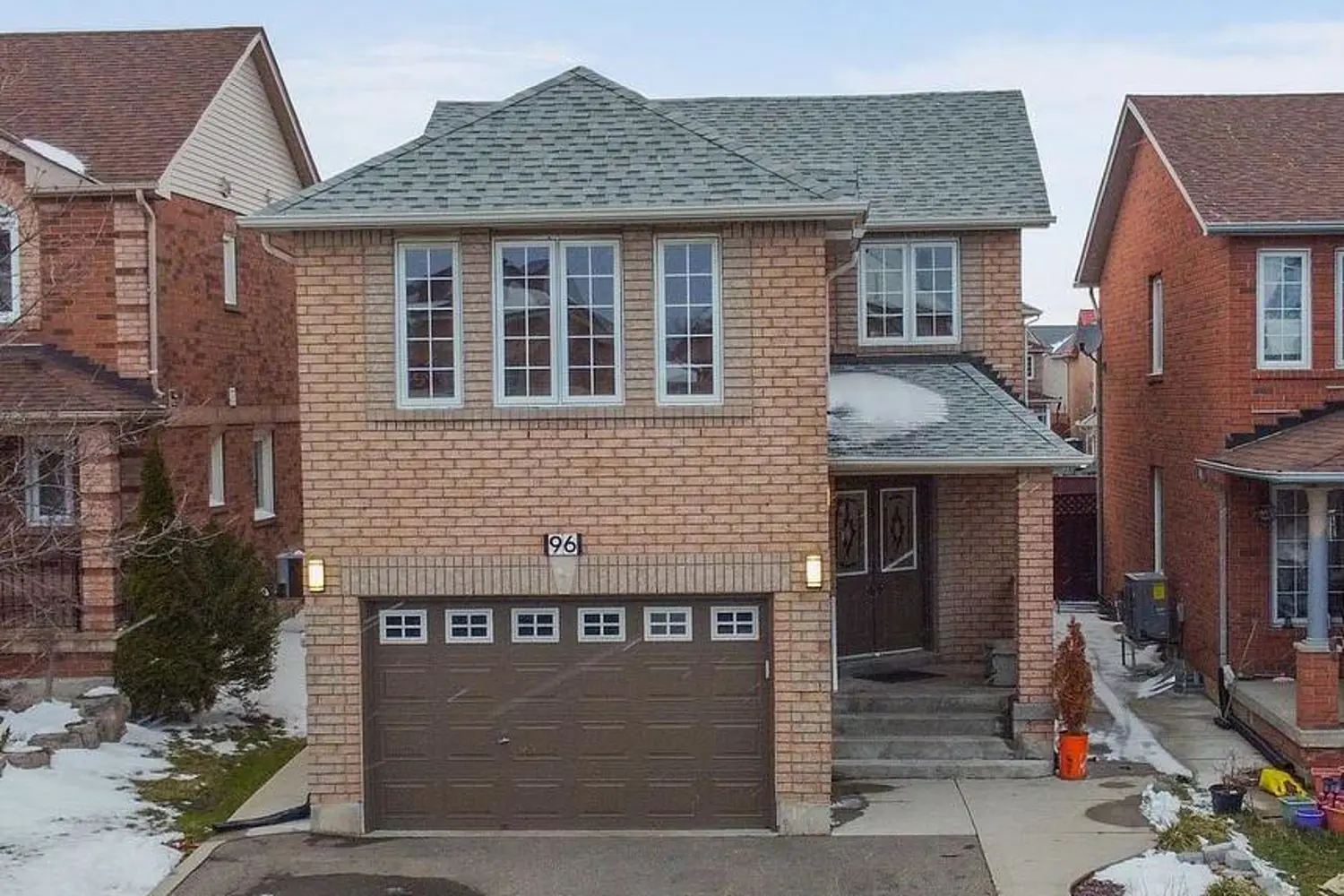96 Mosley Crescent