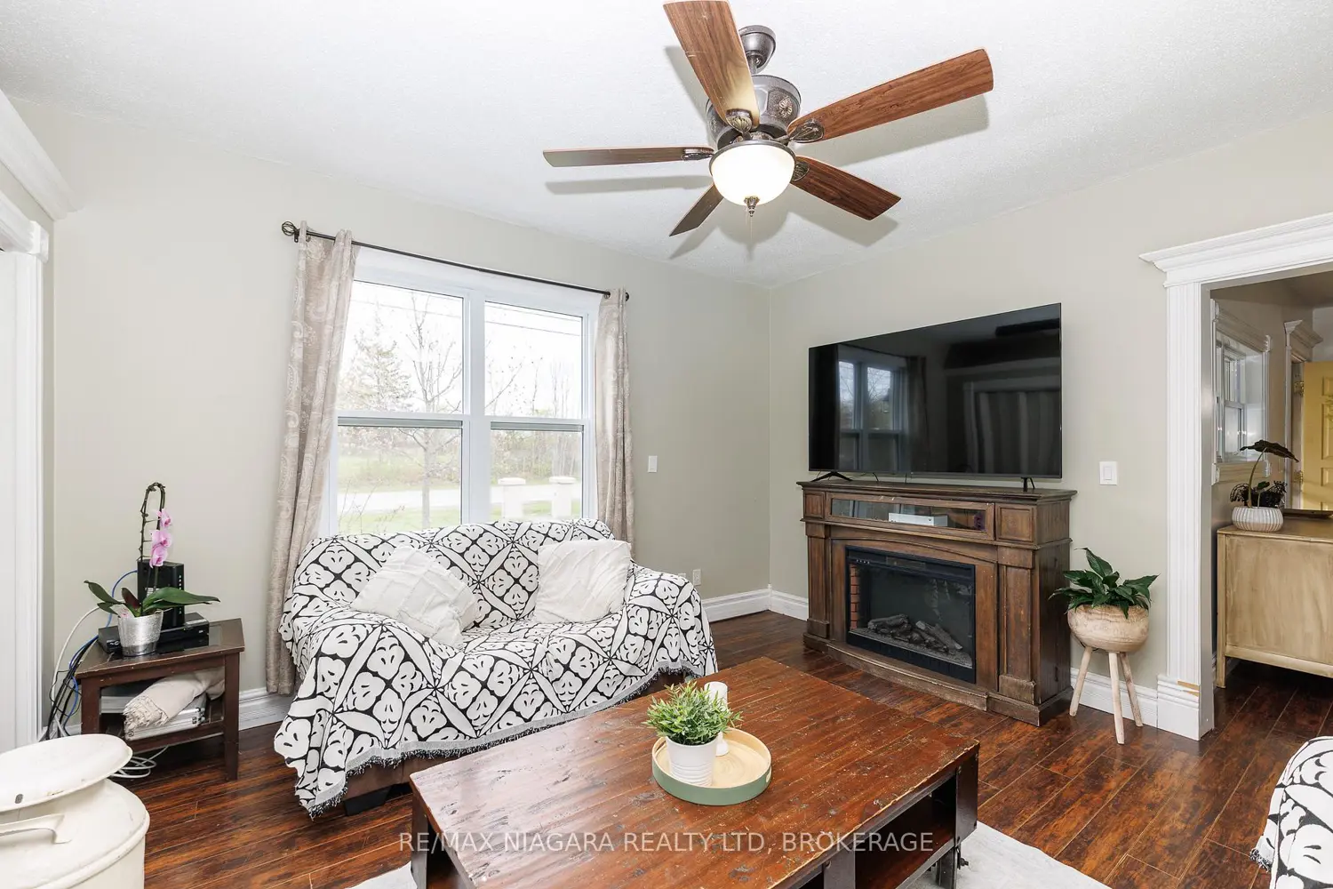 662 Empire Road photo 3