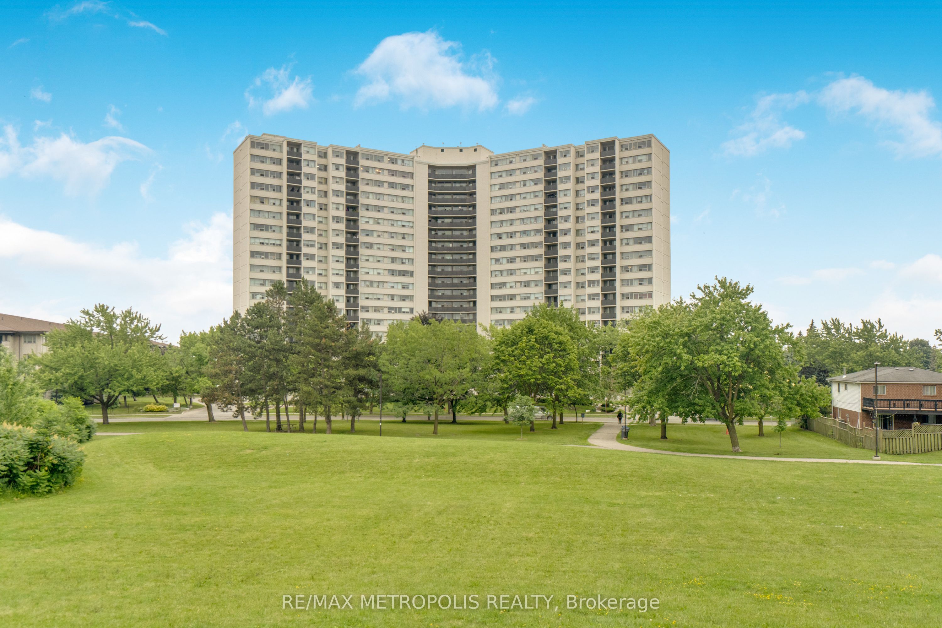 1903-530 Lolita Gardens, Mississauga, ON, L5A 3T2
