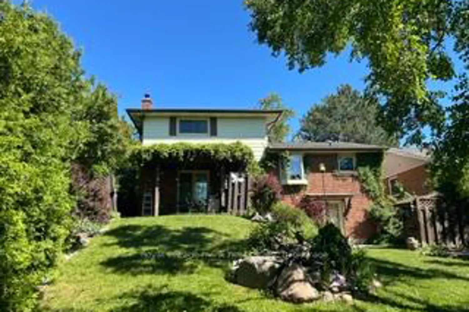 87 Oakwood Crescent photo 3