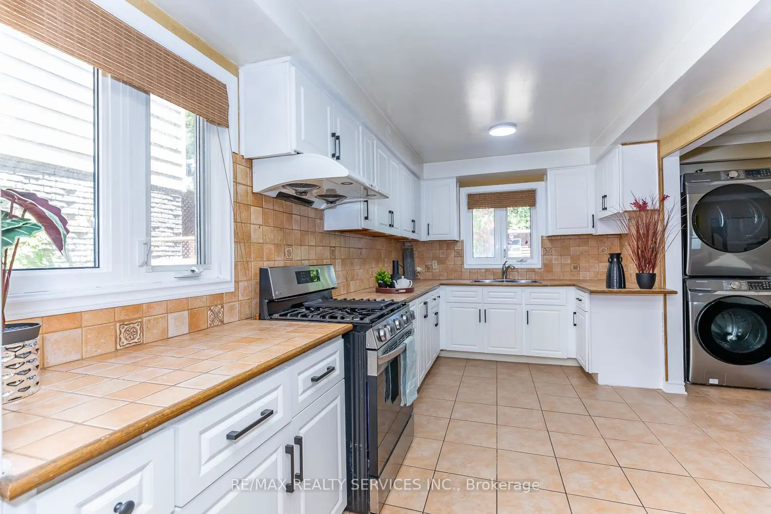 1217 Gloucester Square photo 5