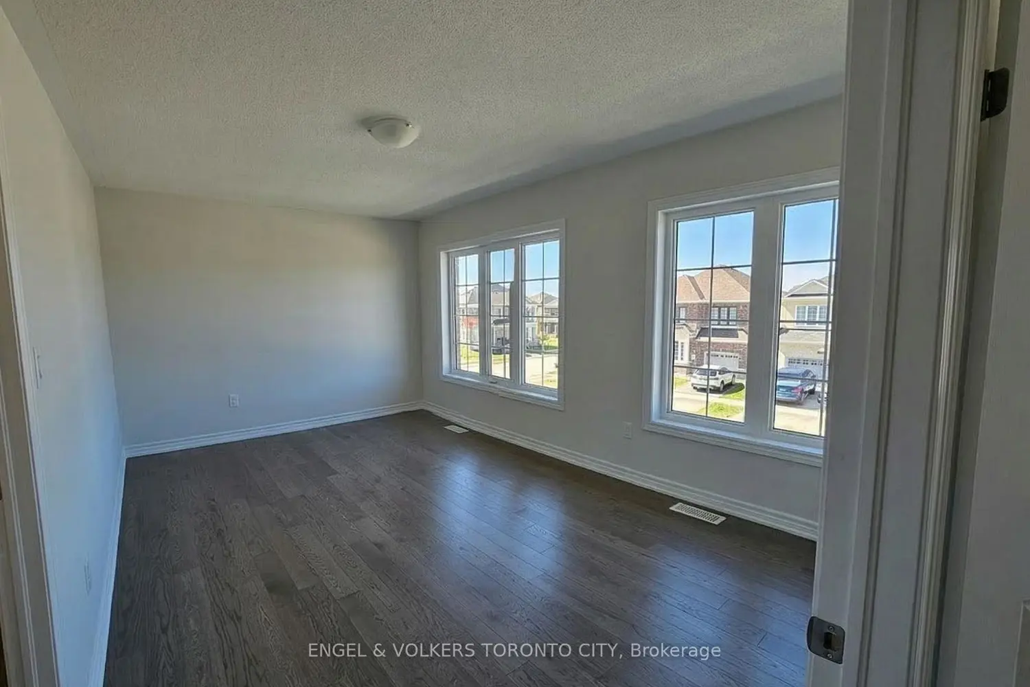 24 Ludlow Drive photo 4