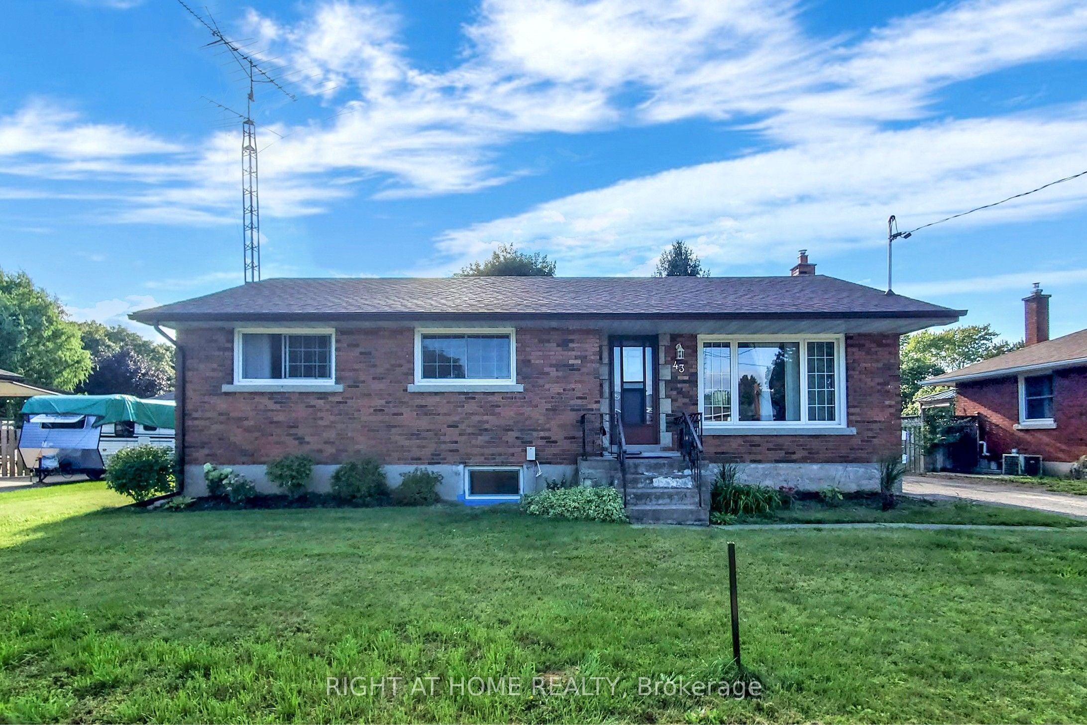 Main-43 White Street, St. Catharines, ON, L2N 1Z6