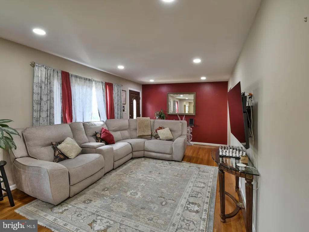 1201 Schindler Drive, Silver Spring, MD 20903 photo 3