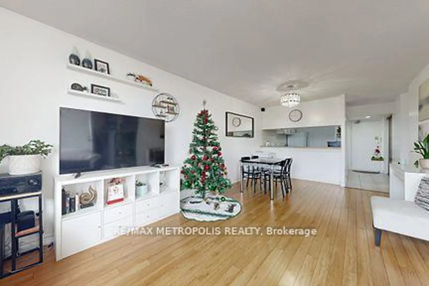 10 Martha Eaton Way 713 photo 2