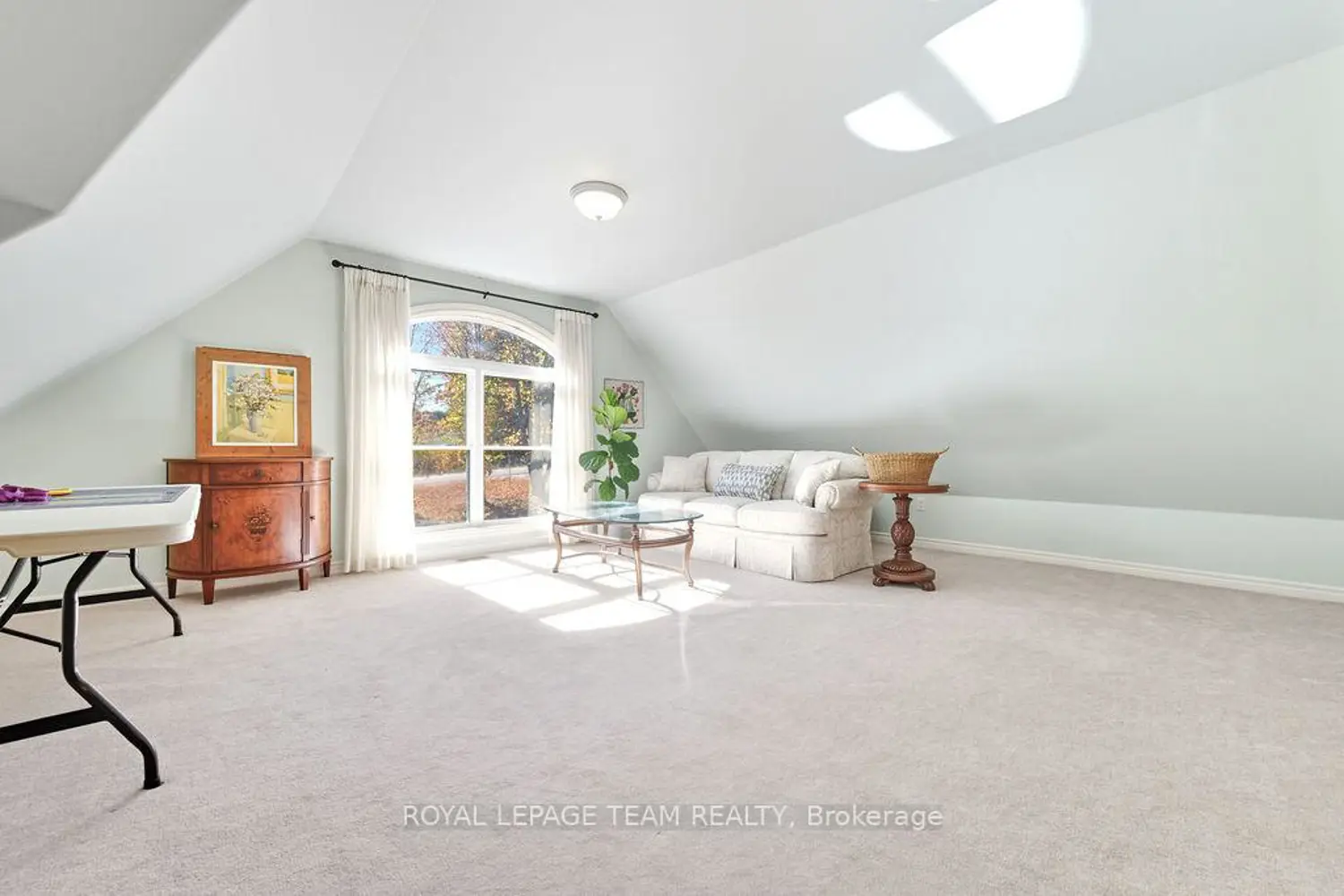 698 Barryvale Road photo 3