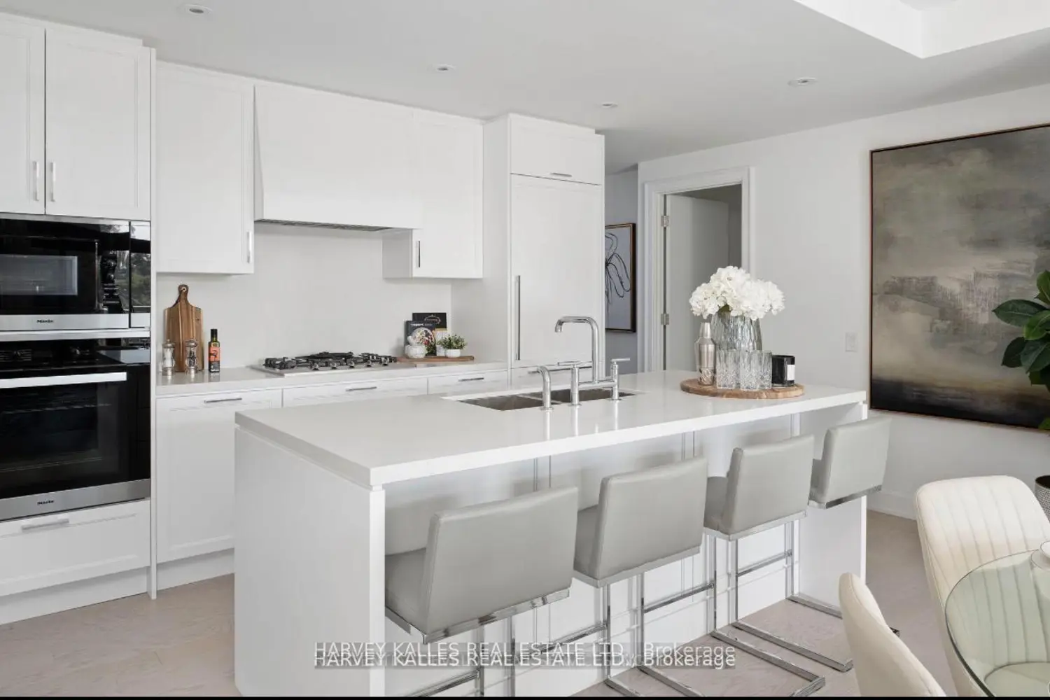 1 Strathgowan Avenue 403 photo 3