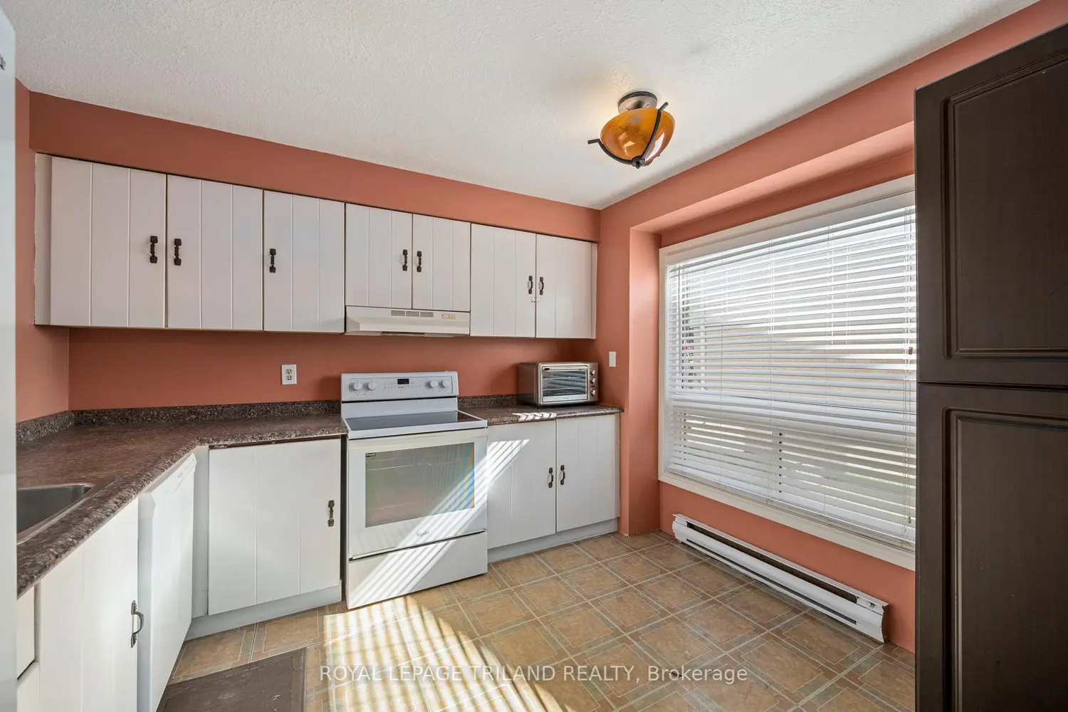 626 Wharncliffe Road 28 photo 4