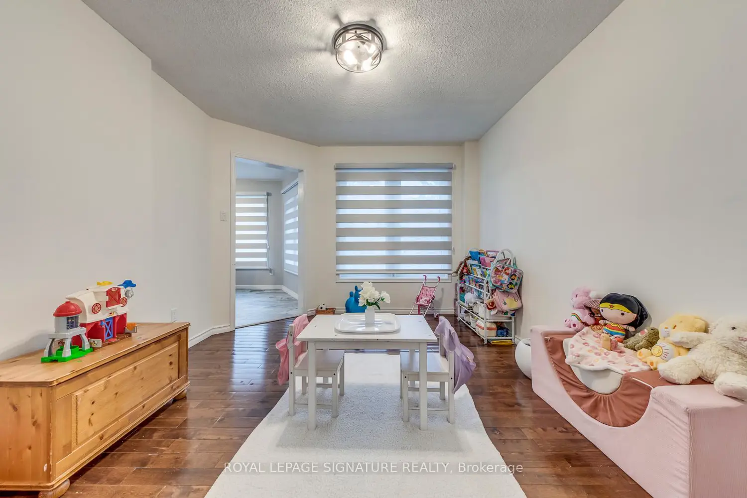 54 Randolf Court photo 2