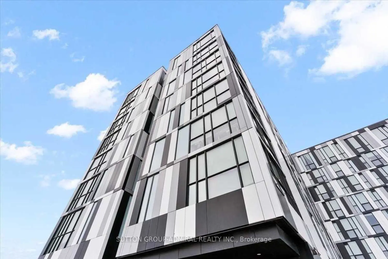 1900 Simcoe Street 636