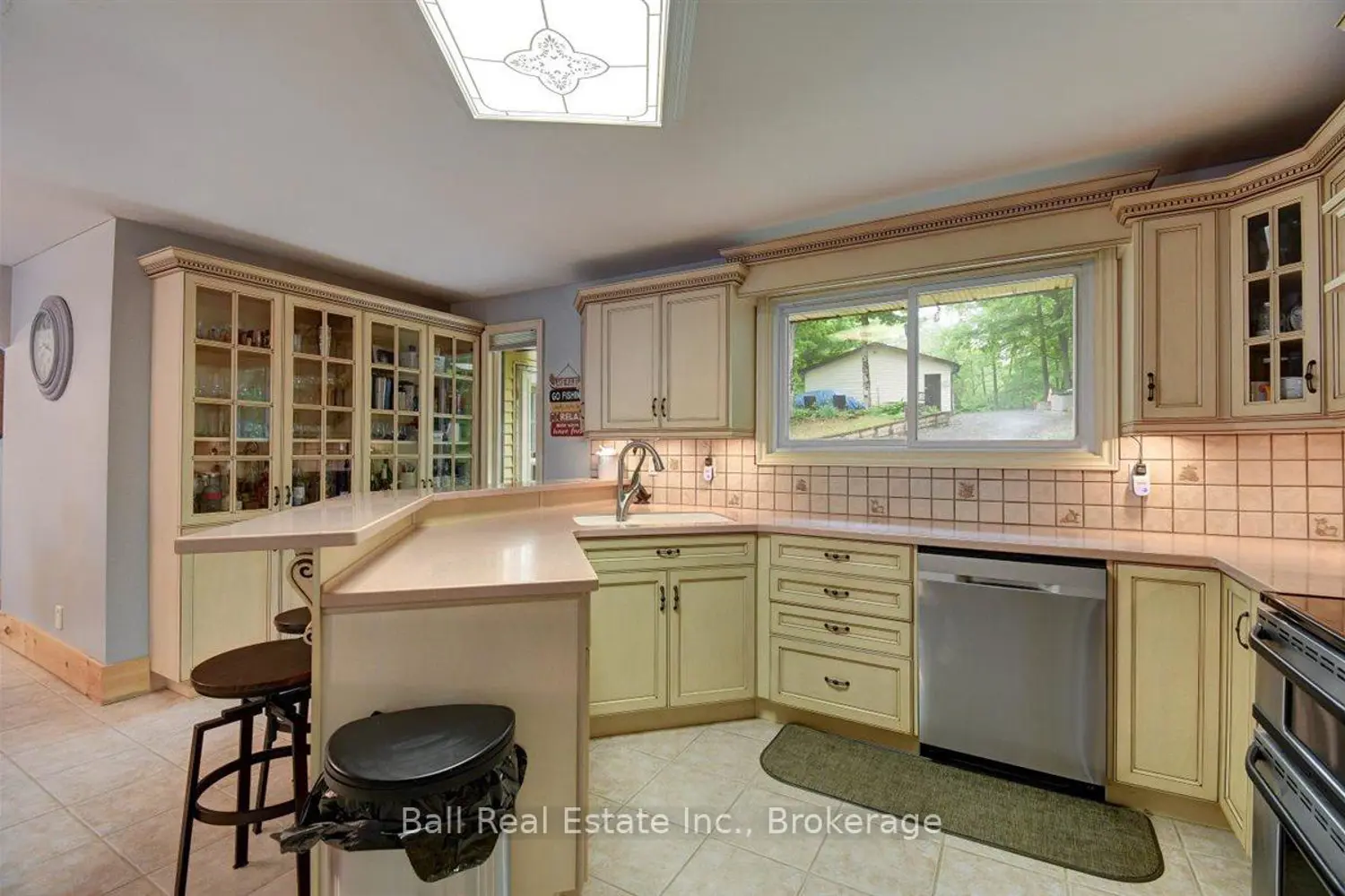 611 Skene Road photo 5