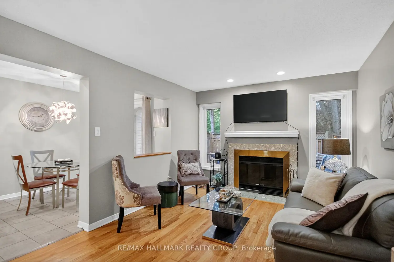 110 Hunter's Glen Crescent photo 4