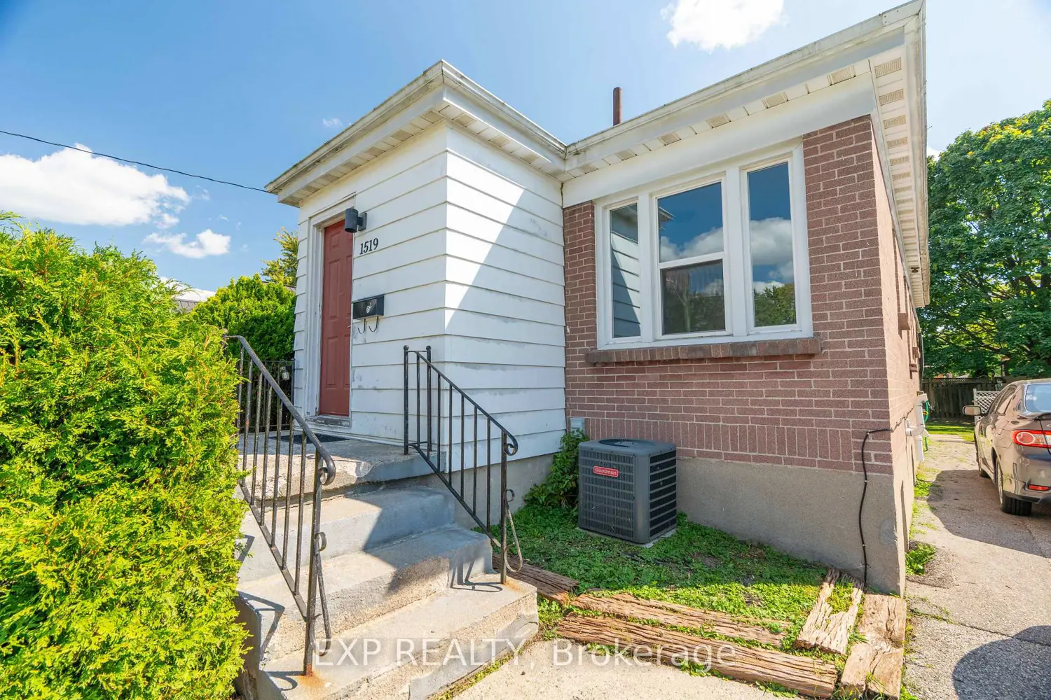 1519 Howland Avenue photo 5