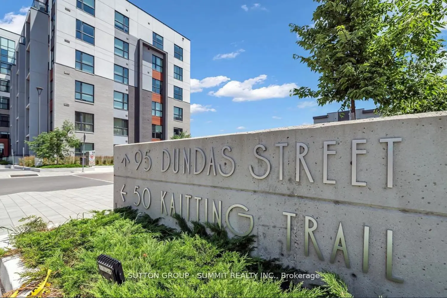 95 Dundas Street 110