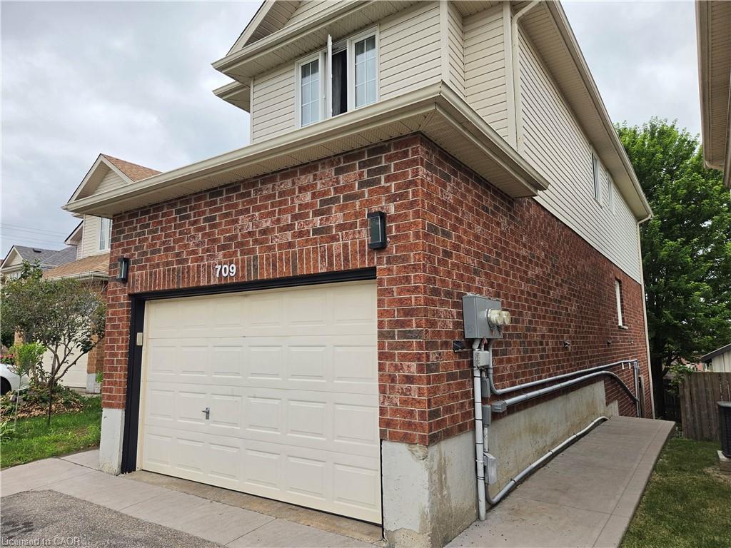 709 Windflower Crescent, Kitchener, ON, N2E 4B3 photo 3
