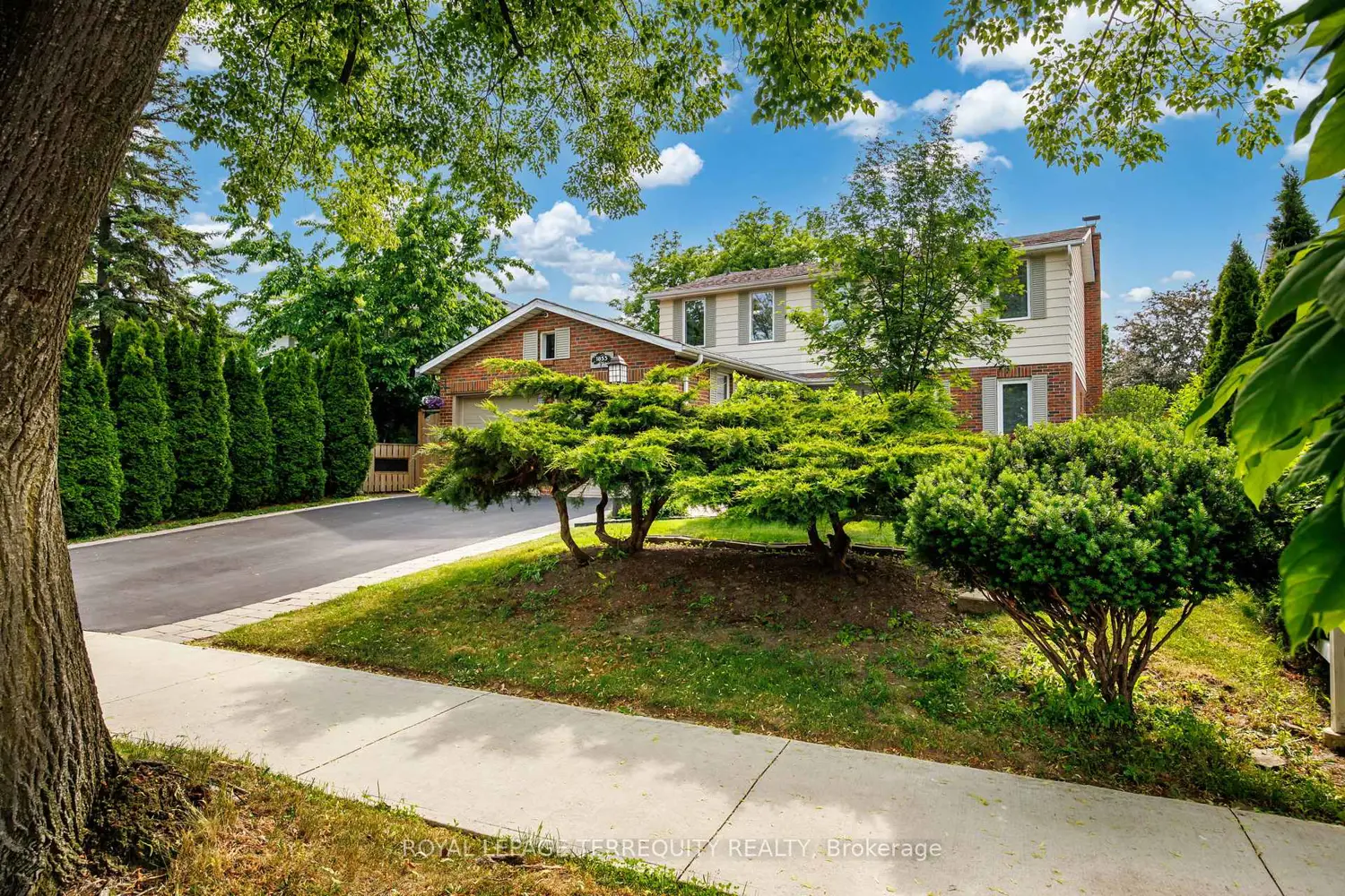 1853 Briarcrook Crescent