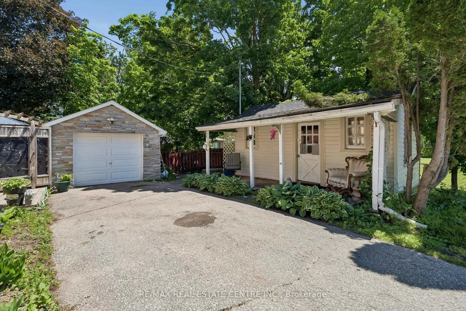 871 Penetanguishene Road photo 3