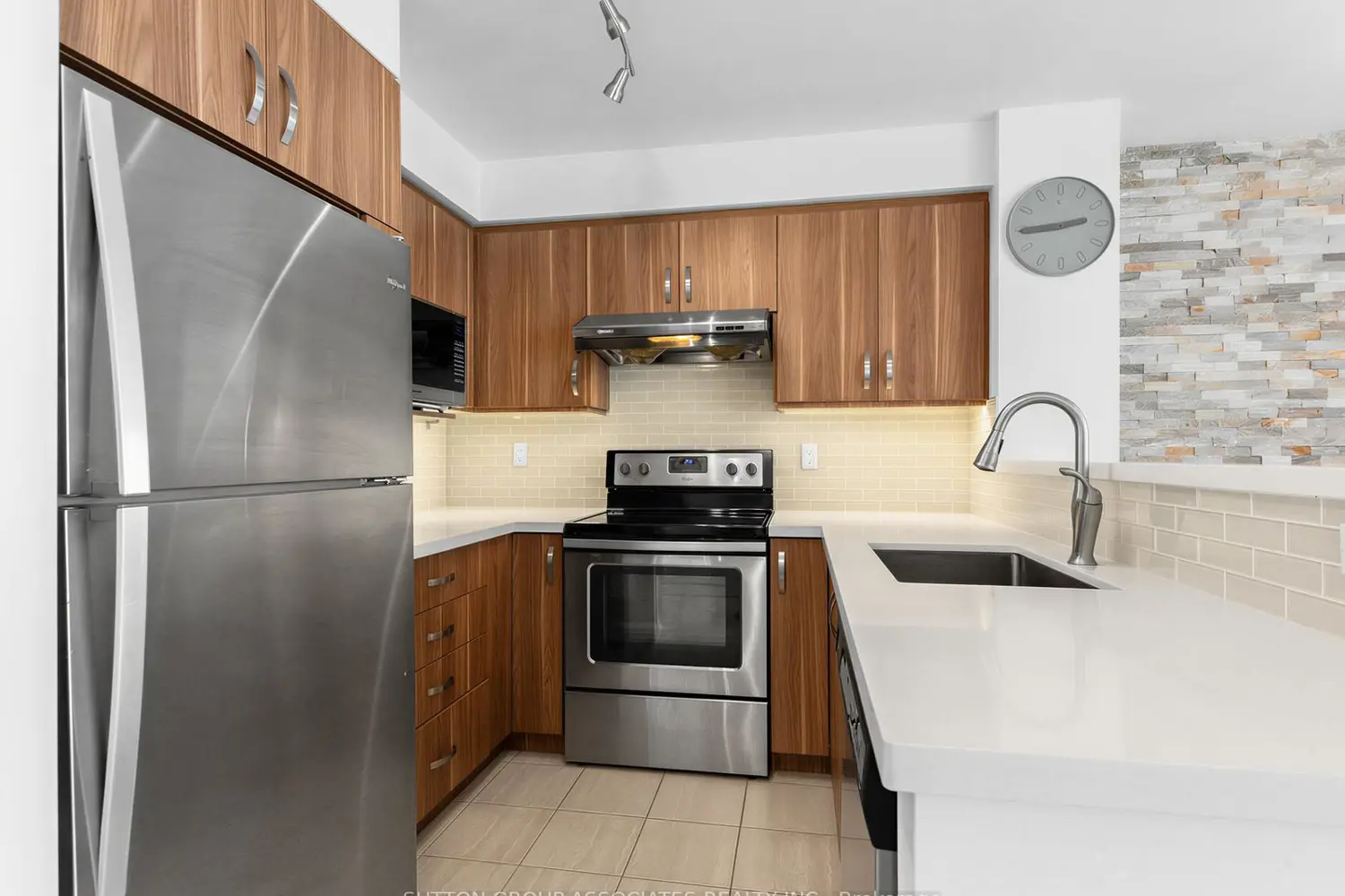 23 Lorraine Drive 1706 photo 5