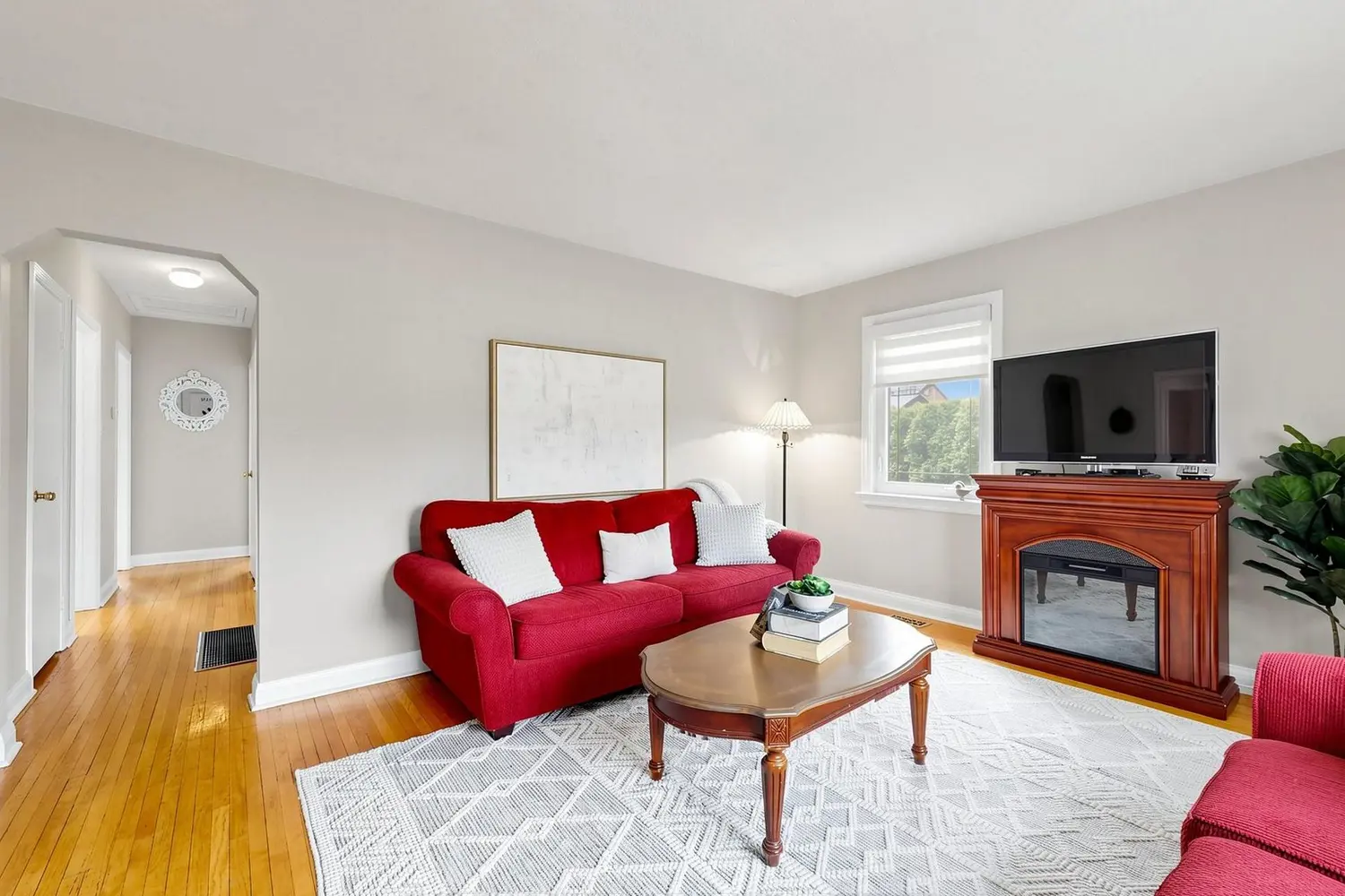 10 Woolton Crescent photo 4