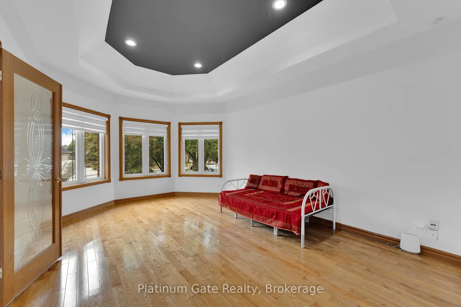 150 Seymour Crescent photo 5