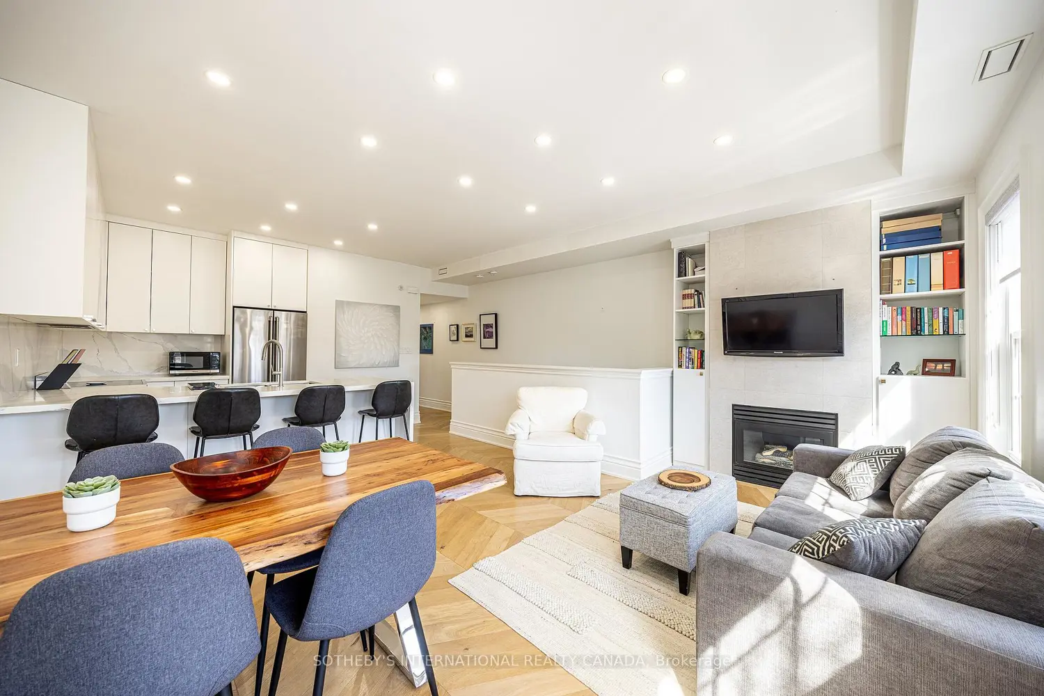 74 Coxwell Avenue C photo 5