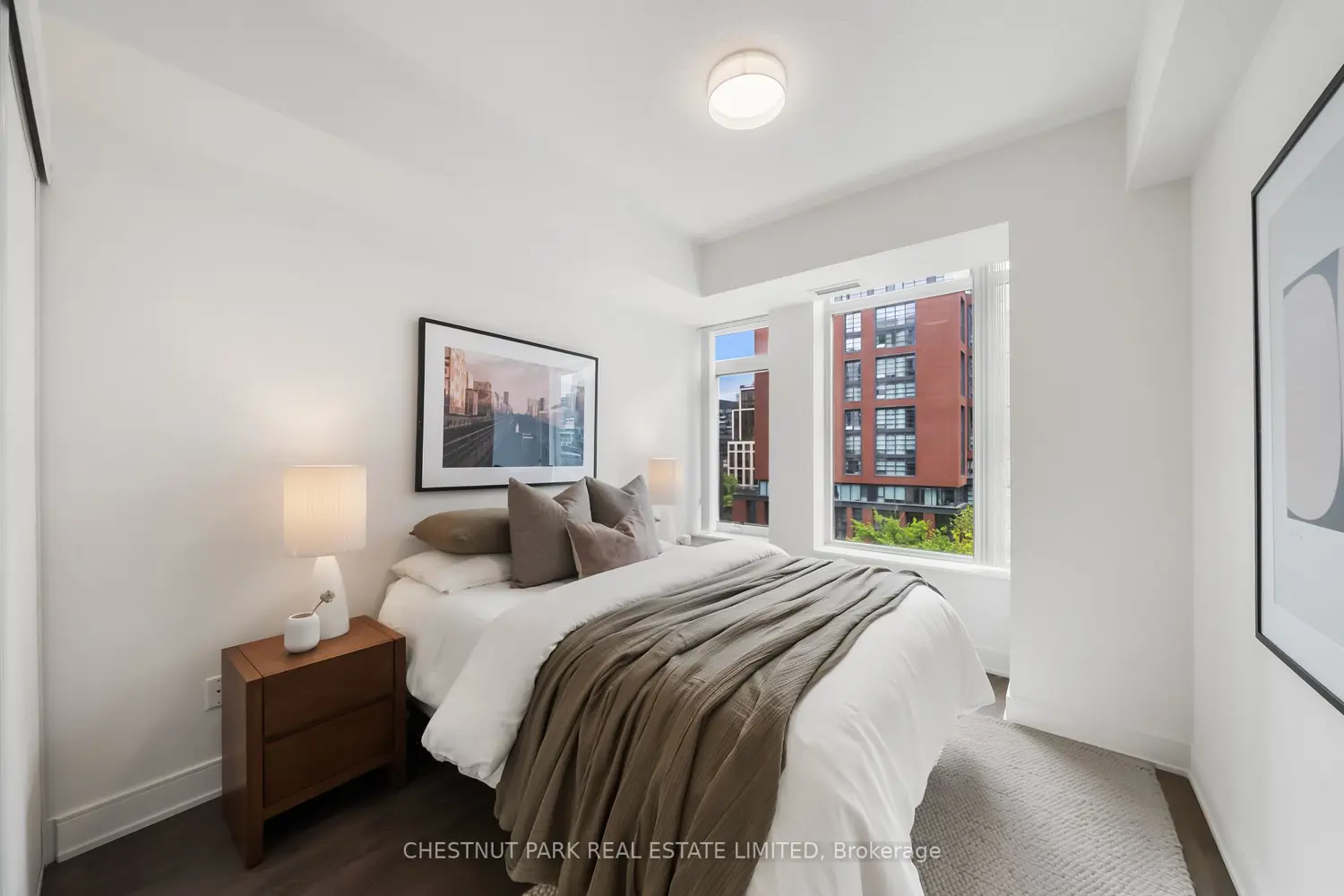 525 Adelaide Street 923 photo 3