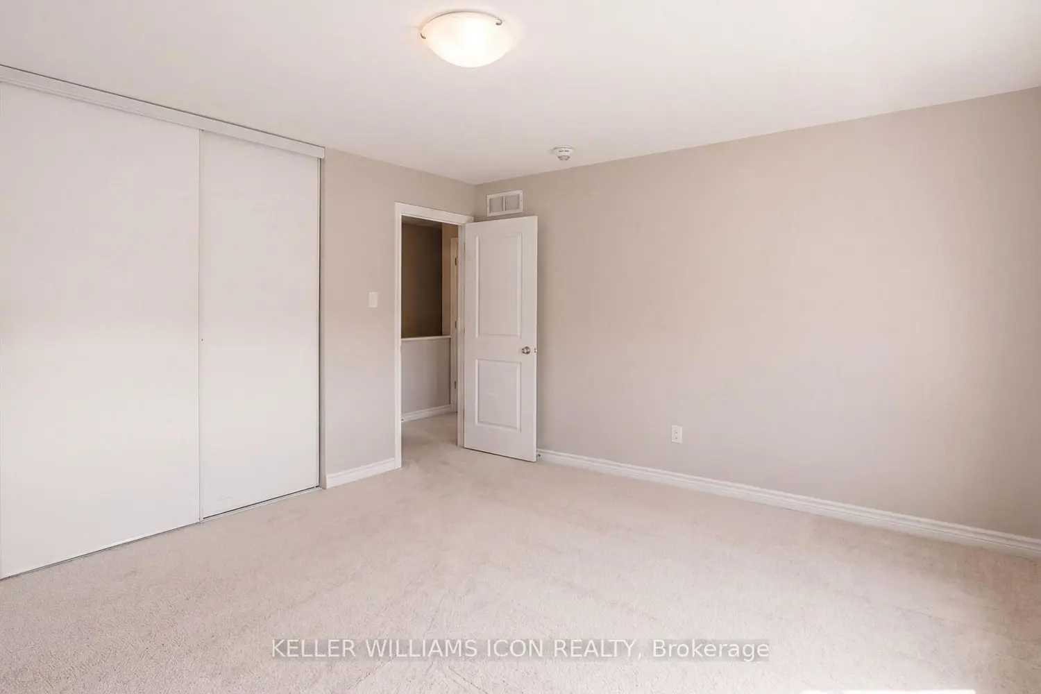 528 Clearbrook Drive photo 3