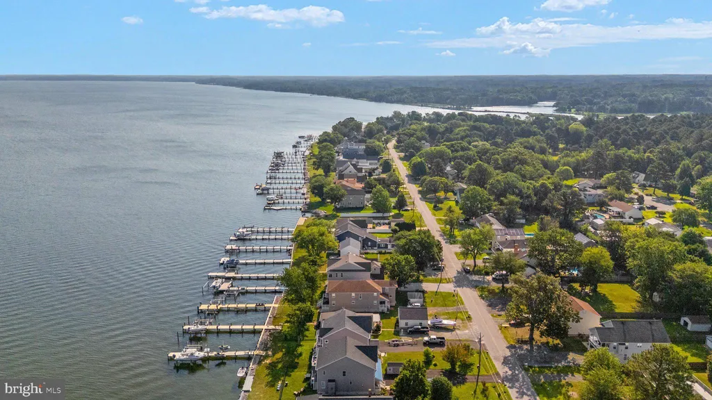 952 Chester River Drive, Grasonville, MD 21638