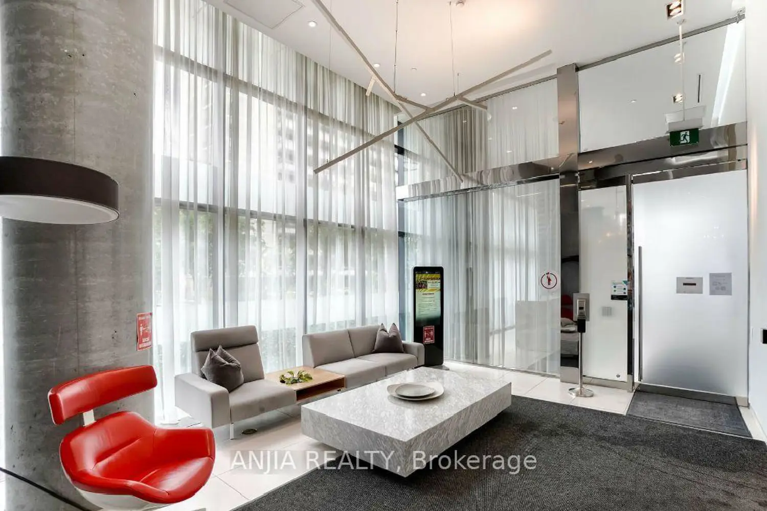 185 Roehampton Avenue 312 photo 4