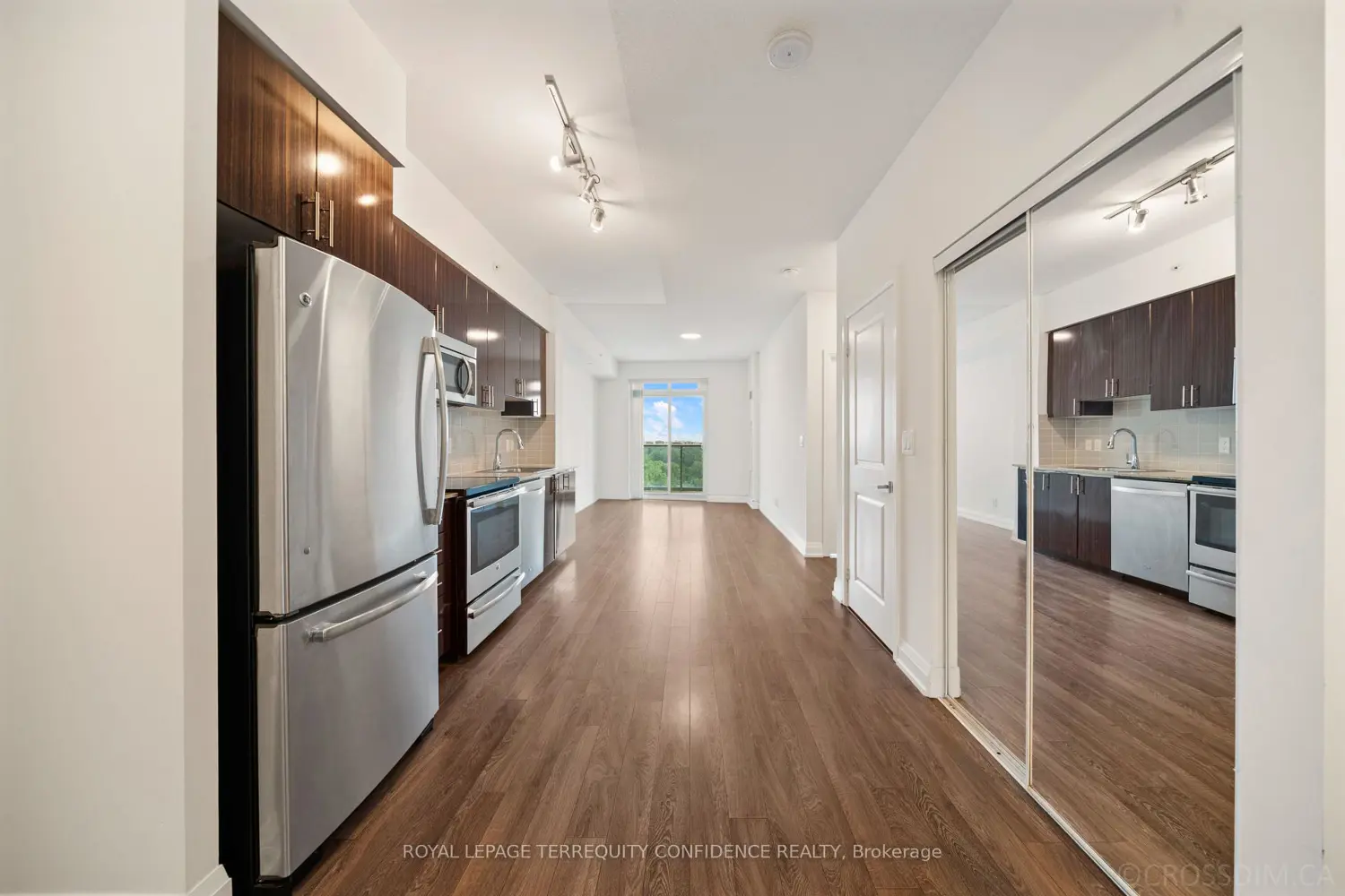 7161 Yonge Street 727 photo 3