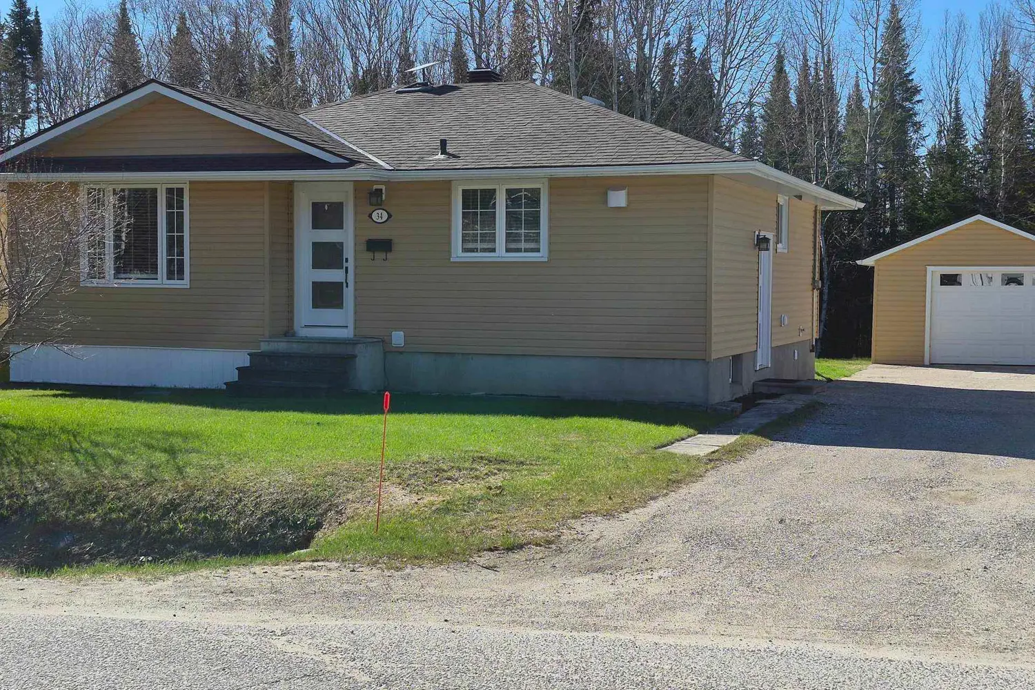 34 Redwing Ave photo 2