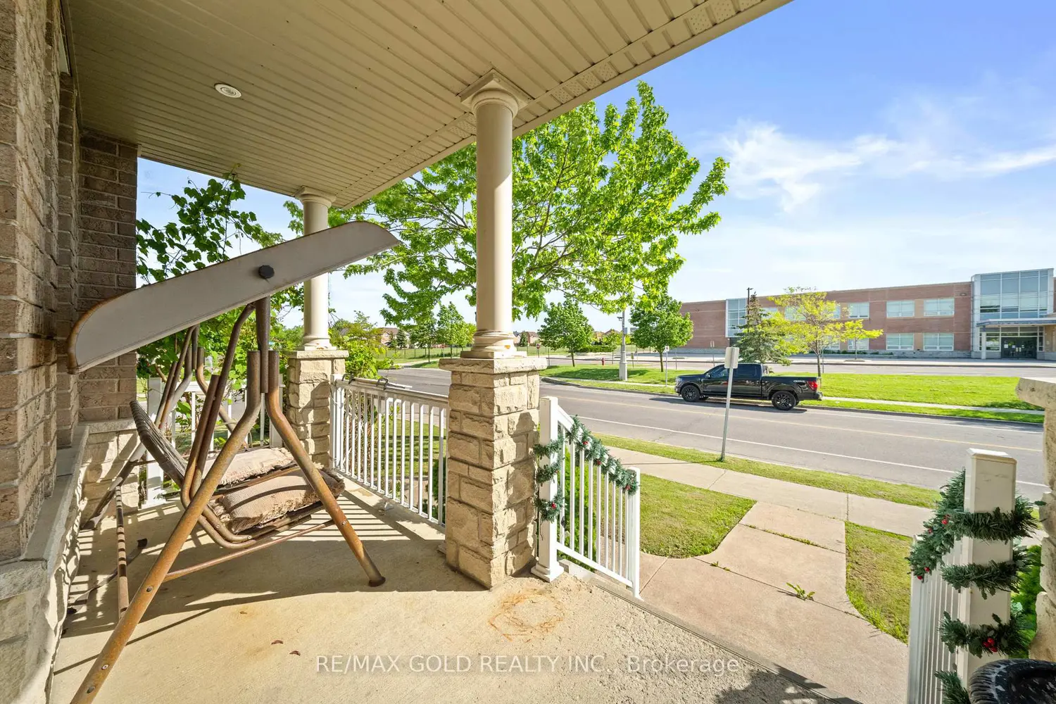 261 Mountainash Road photo 3