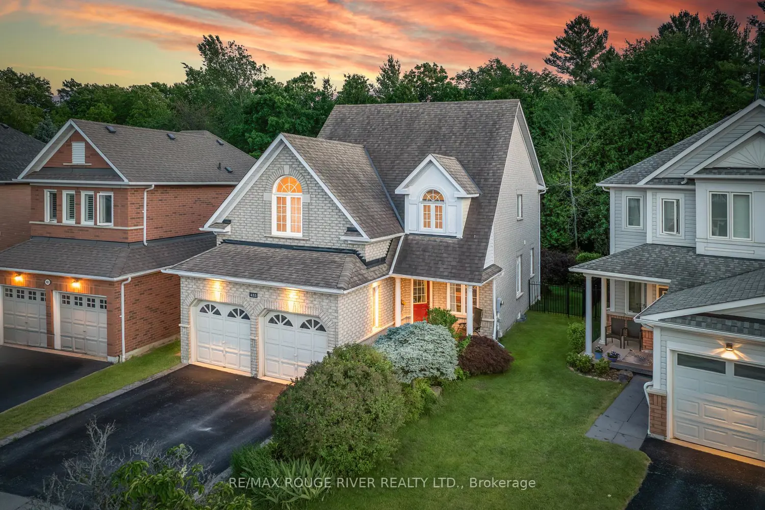 433 Woodsmere Crescent