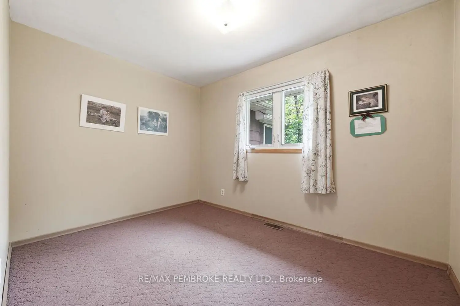 126 Hilltop Drive photo 3
