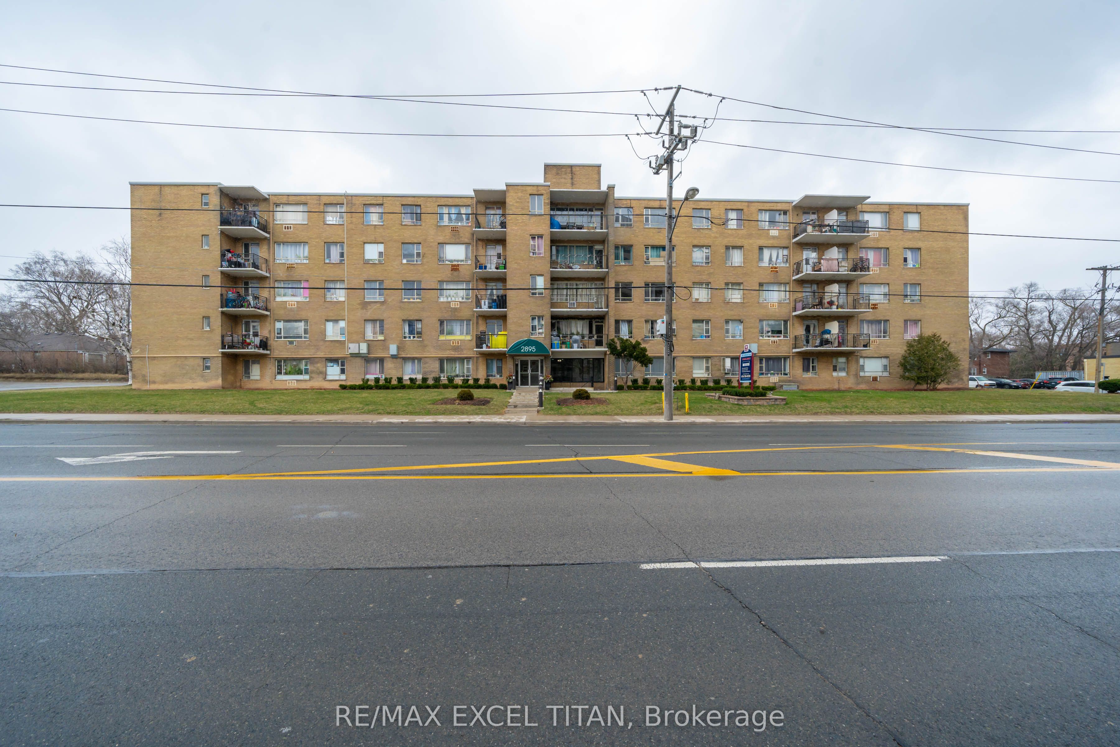 107-2895 Bathurst Street, Toronto, ON, M6H 3A8