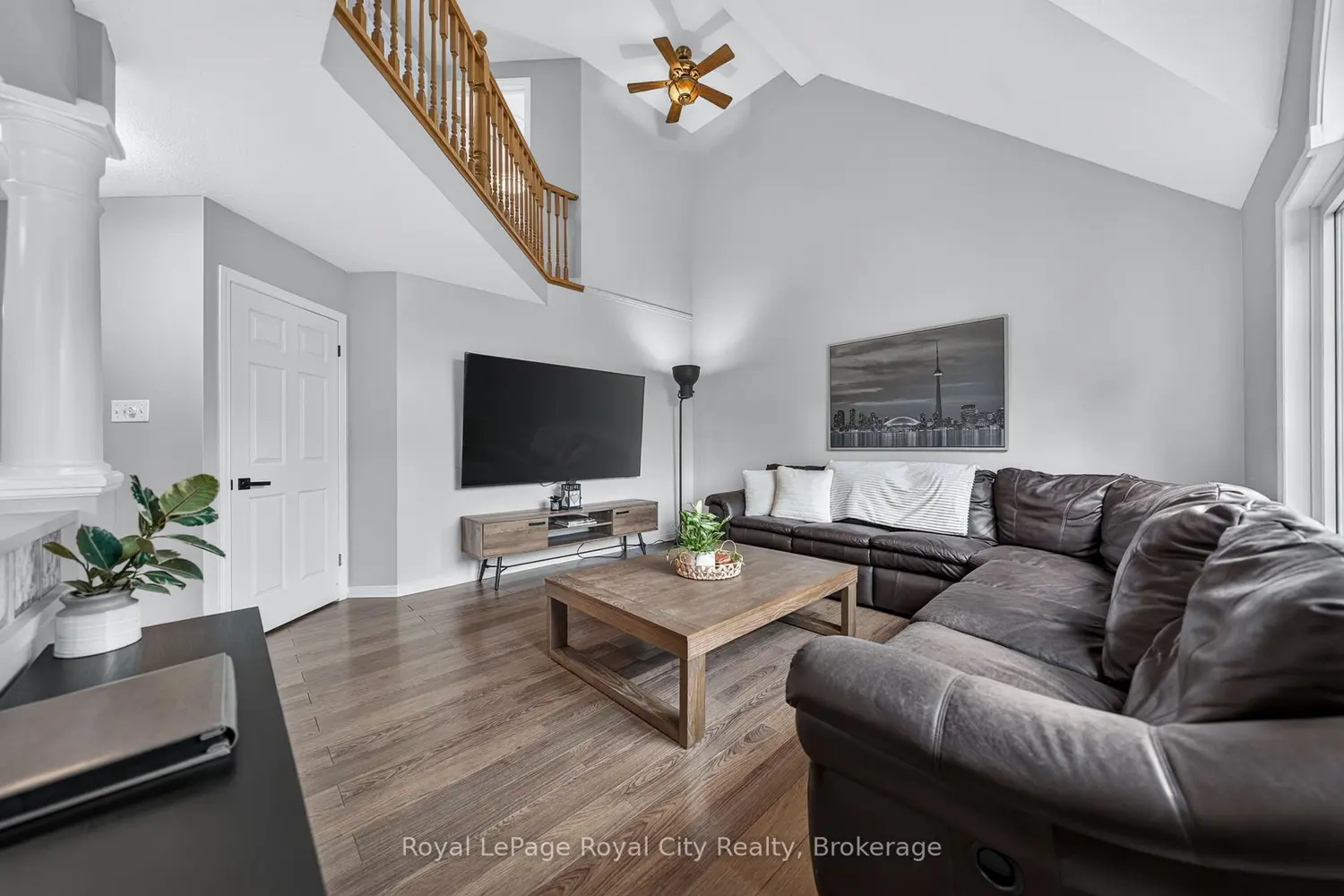 15 Camm Crescent photo 4
