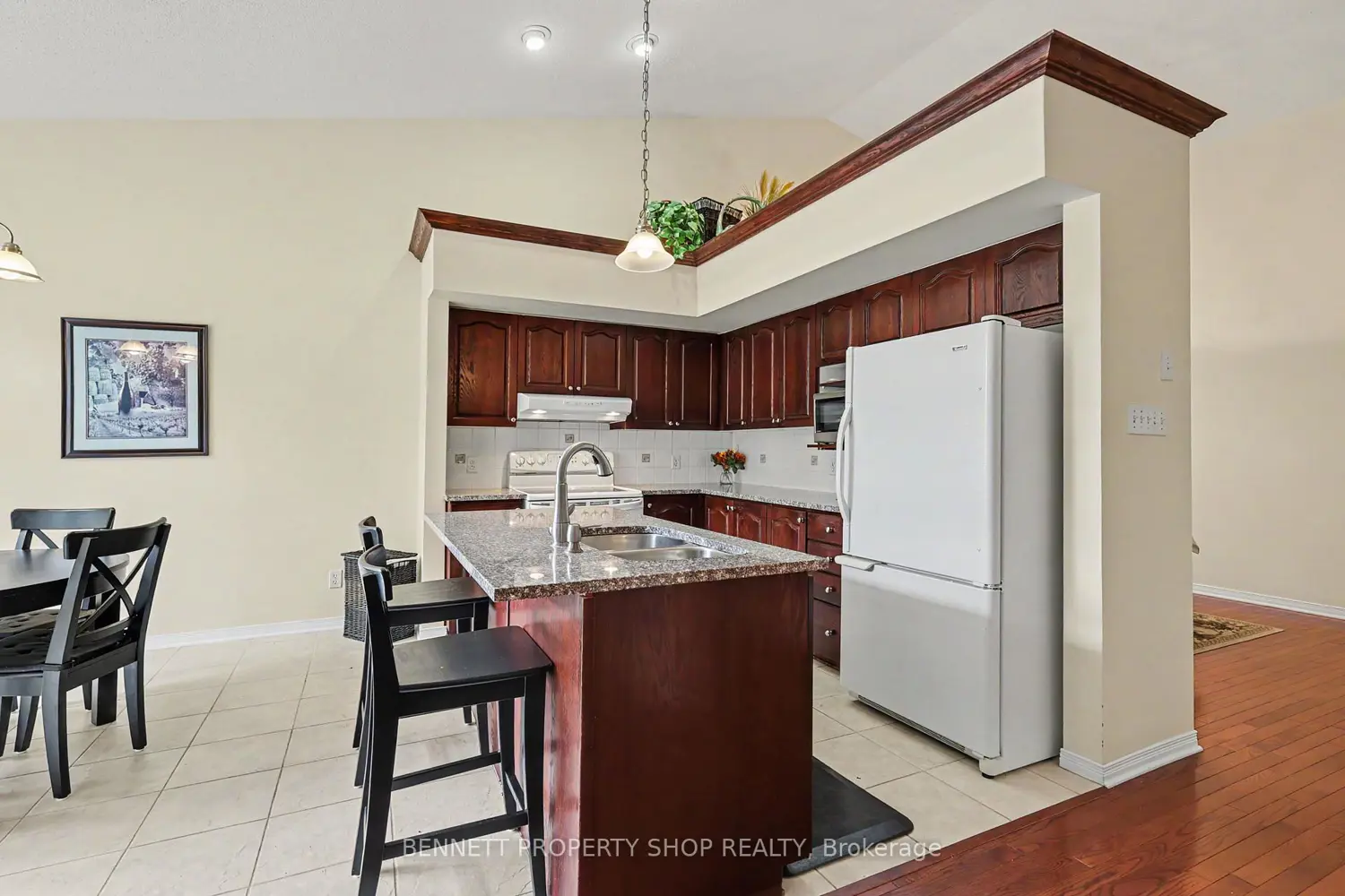 4 Burnstead Crescent photo 3