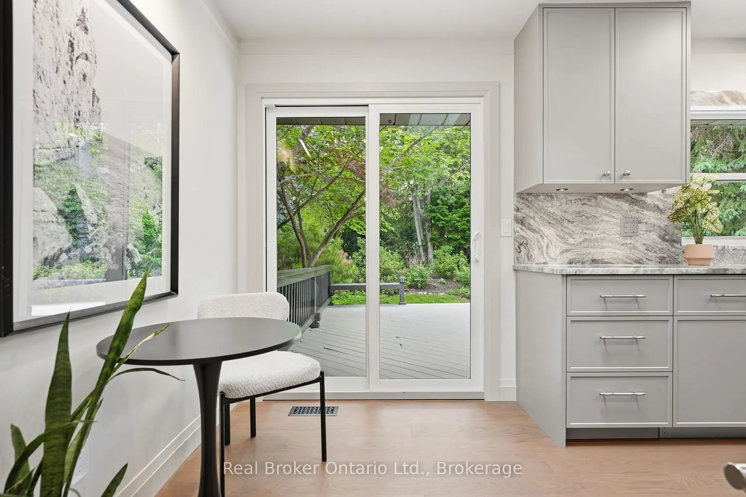 571 Leonard Court photo 4