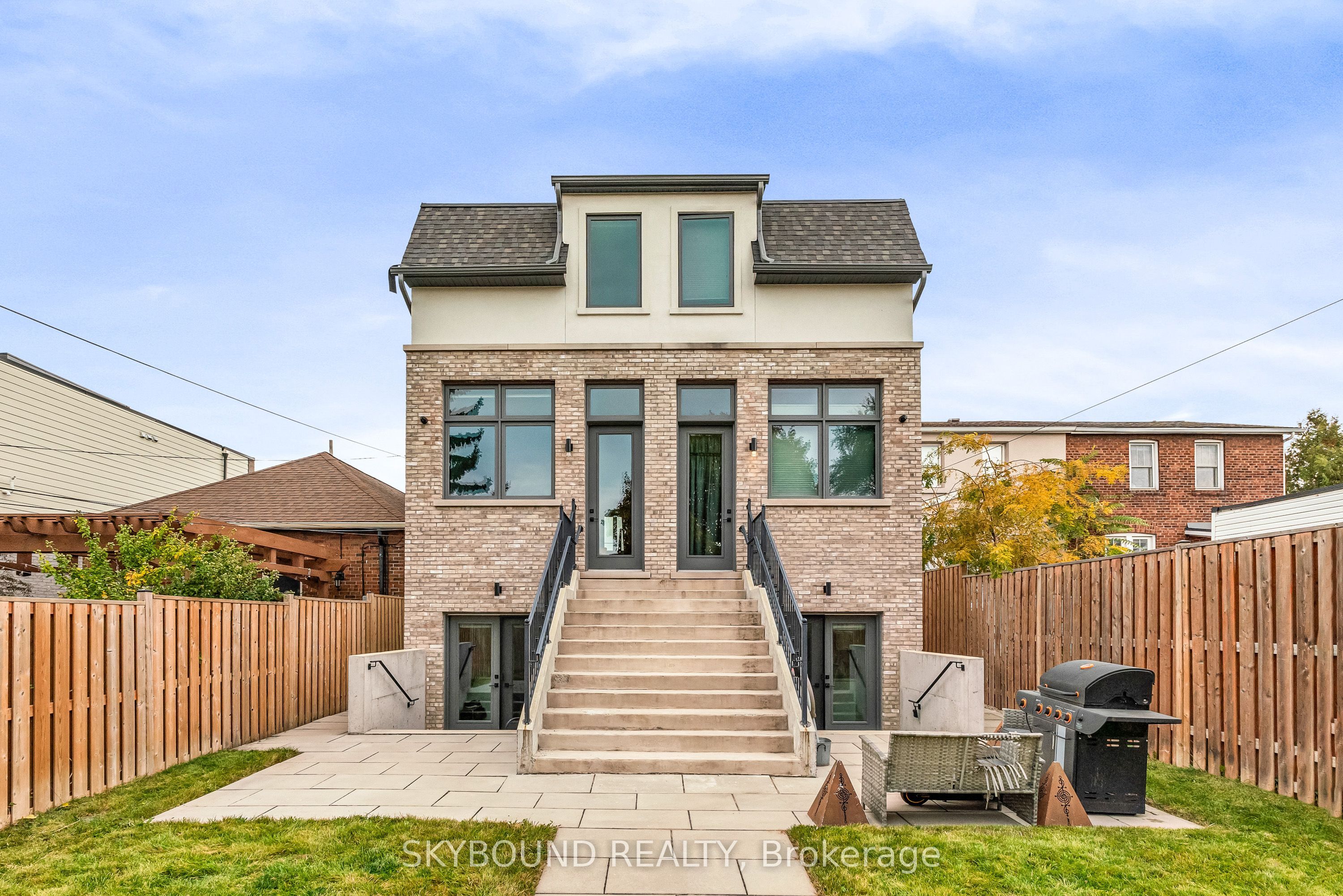 B-323 Mortimer Avenue, Toronto, ON, M4J 2C9 photo 2