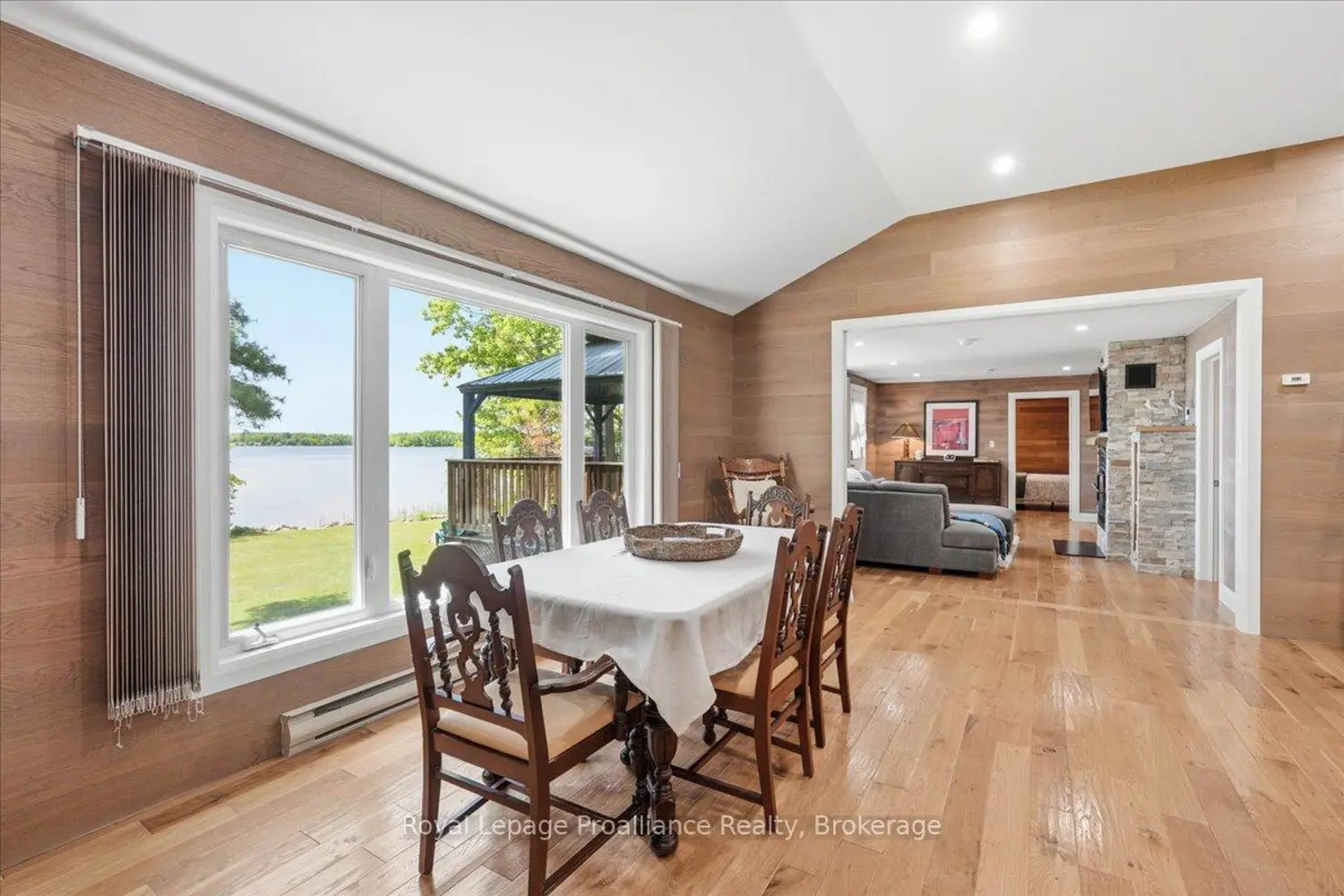 304 Lakeview Lane photo 2