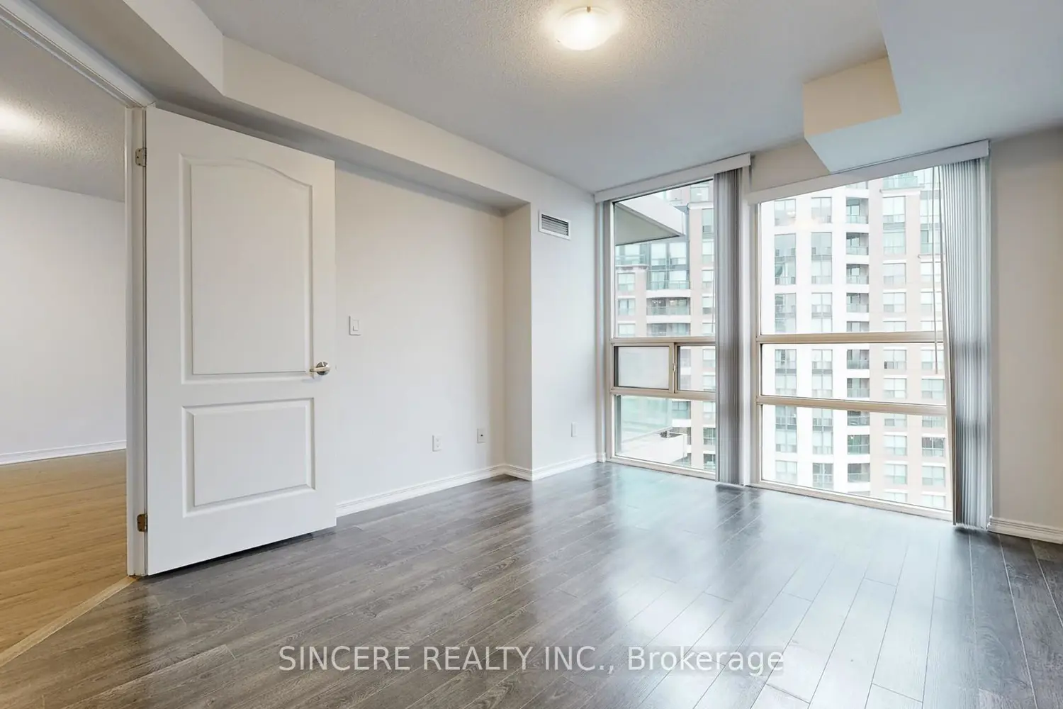 503 Beecroft Road 1803 photo 5