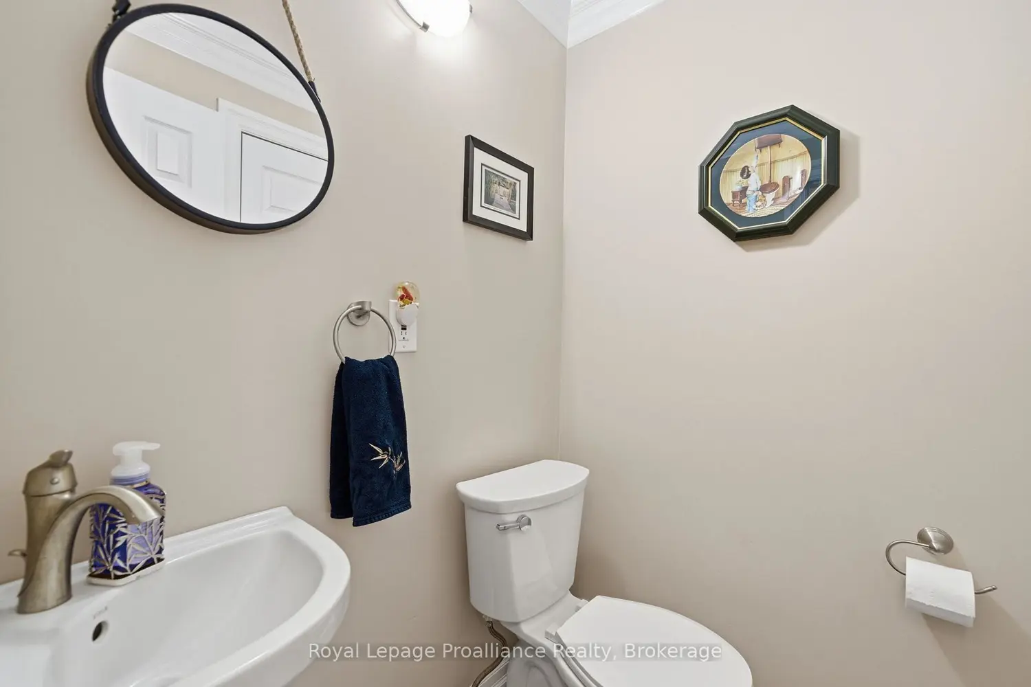 1072 Ontario Street photo 4