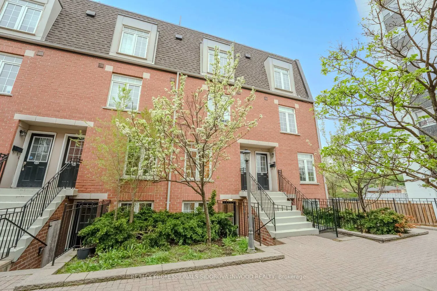870 Jane Street 117 photo 3