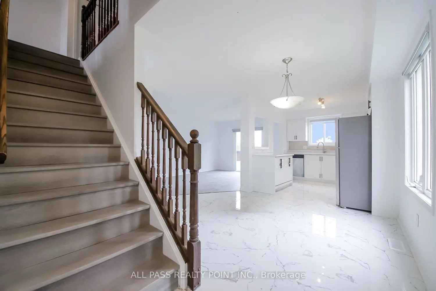 83 Iron Gate Street photo 5