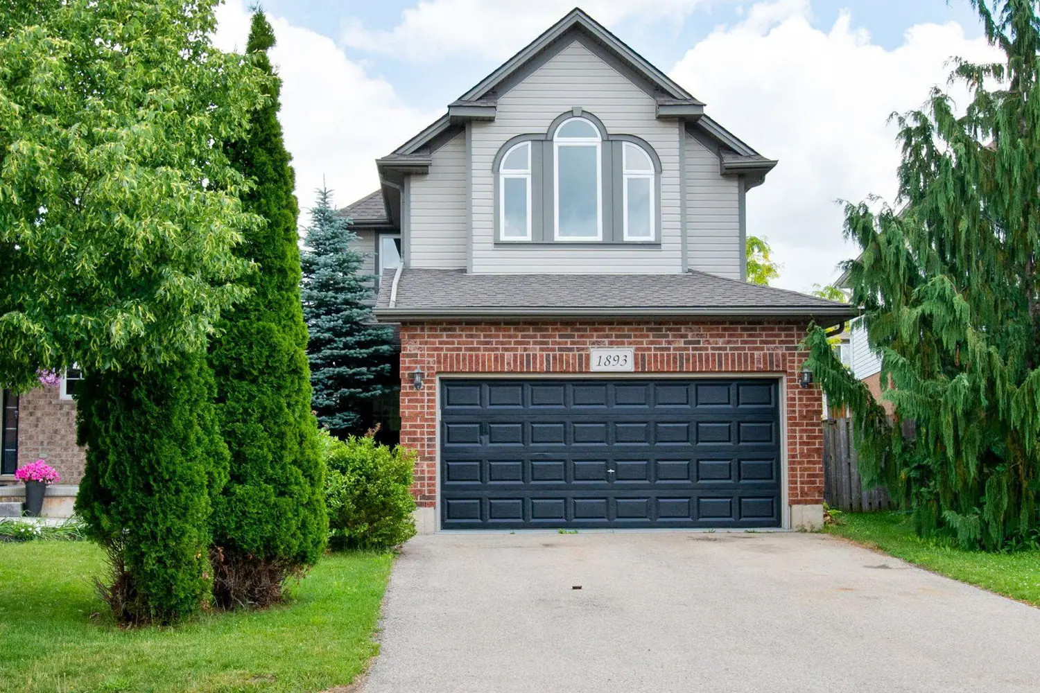 1893 Stackhouse Crescent