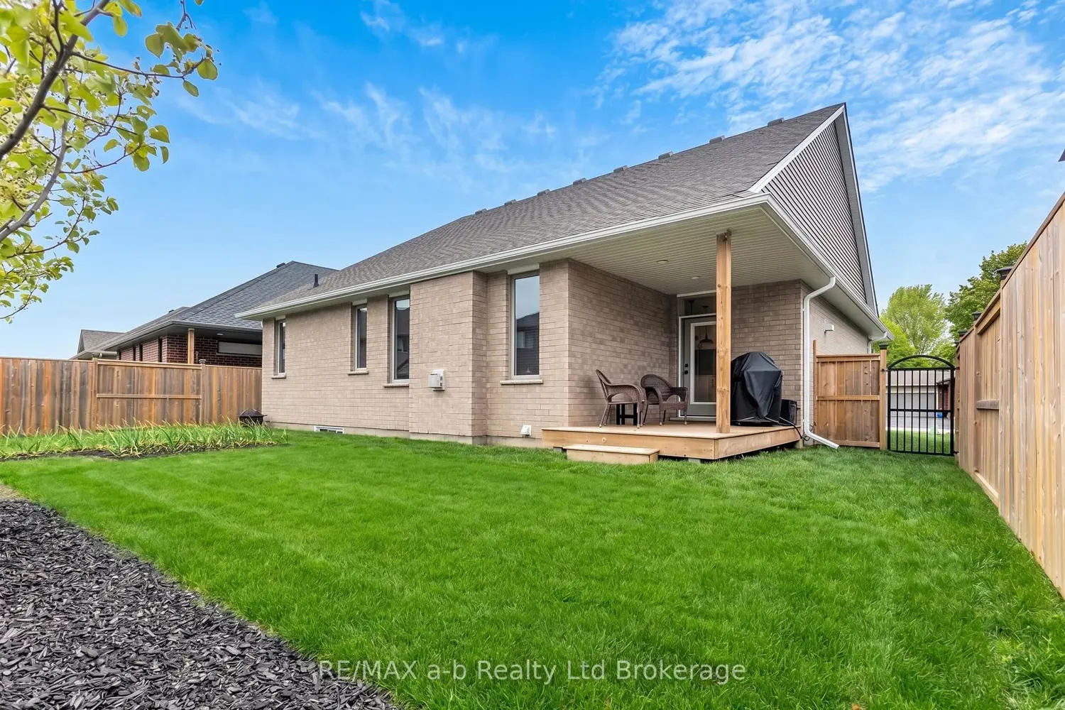 41 Lowrie Crescent photo 2