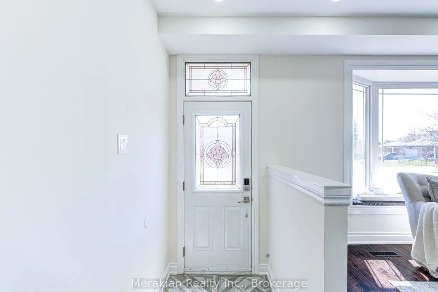 214 Folkstone Crescent photo 2