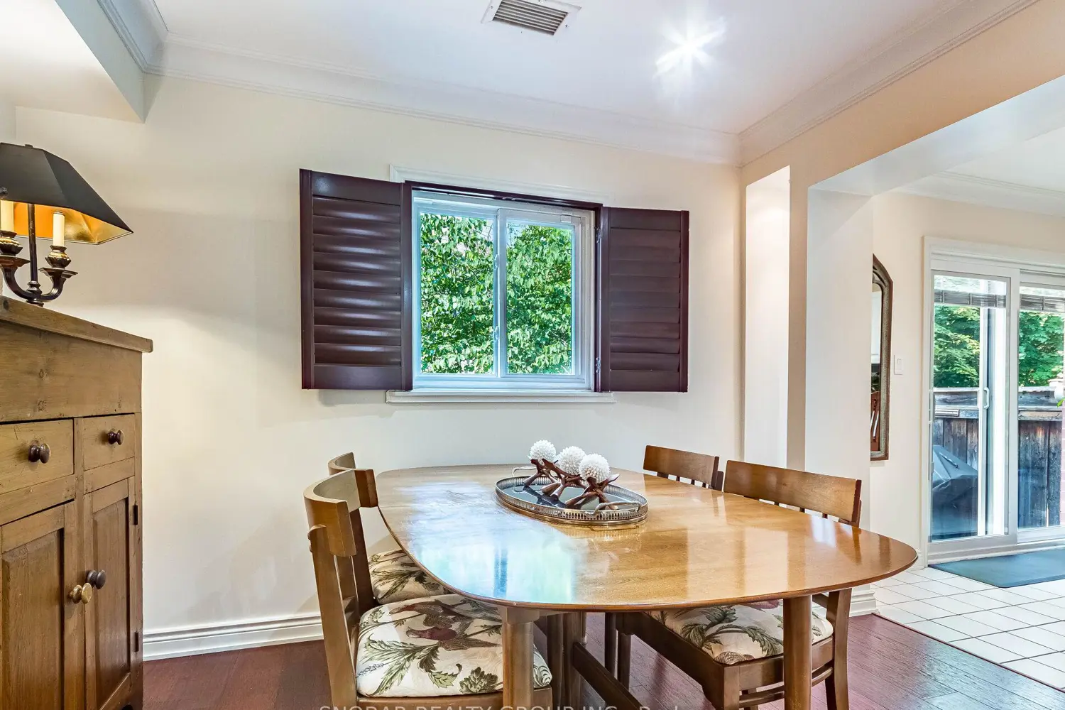 1100 Queen Street 2 photo 3