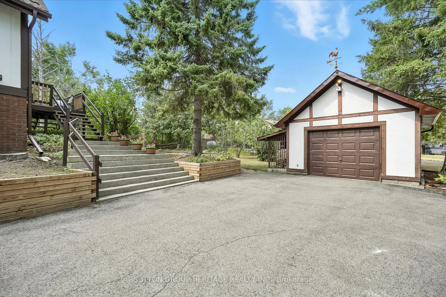 184 Pirates Glen Drive photo 3